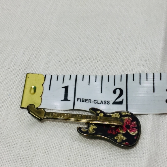 ❌ SOLD ❌Vintage, Guitar Brooch circa 1979. - Picture 9 of 9